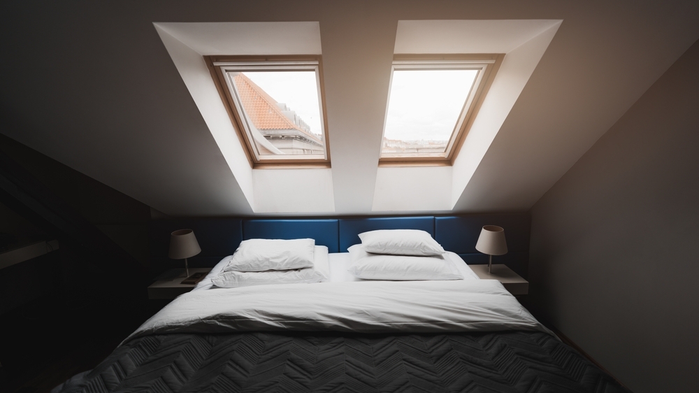 La fenêtre de toit joue un rôle essentiel dans l'éclairage et la ventilation.