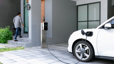 Borne de recharge : faites le plein chez vous ! © OwlieProductions/Shutterstock