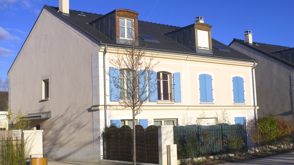 Cette maison joue l'équilibre entre le traditionnel et le contemporain.