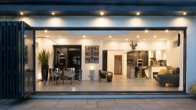 Une maison bien éclairée © Wormsmeat/Shutterstock