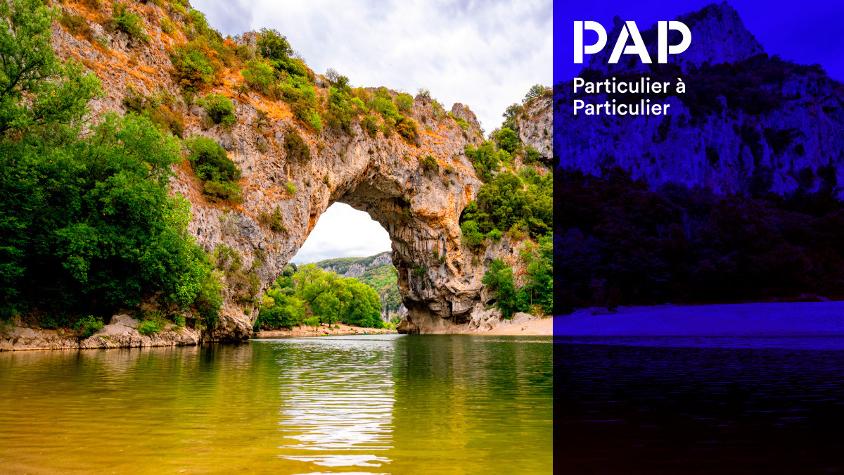 Kayak et baignade sous un monument naturel emblématique.