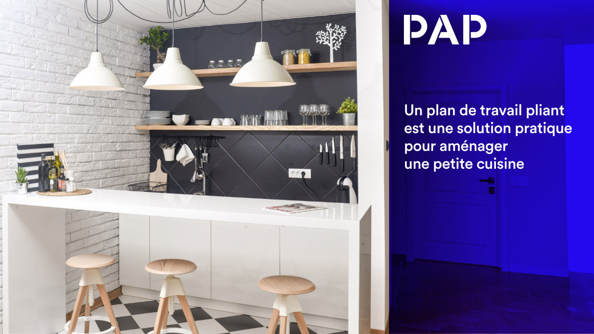 Cette petite cuisine ne manque ni de rangements ni de style.