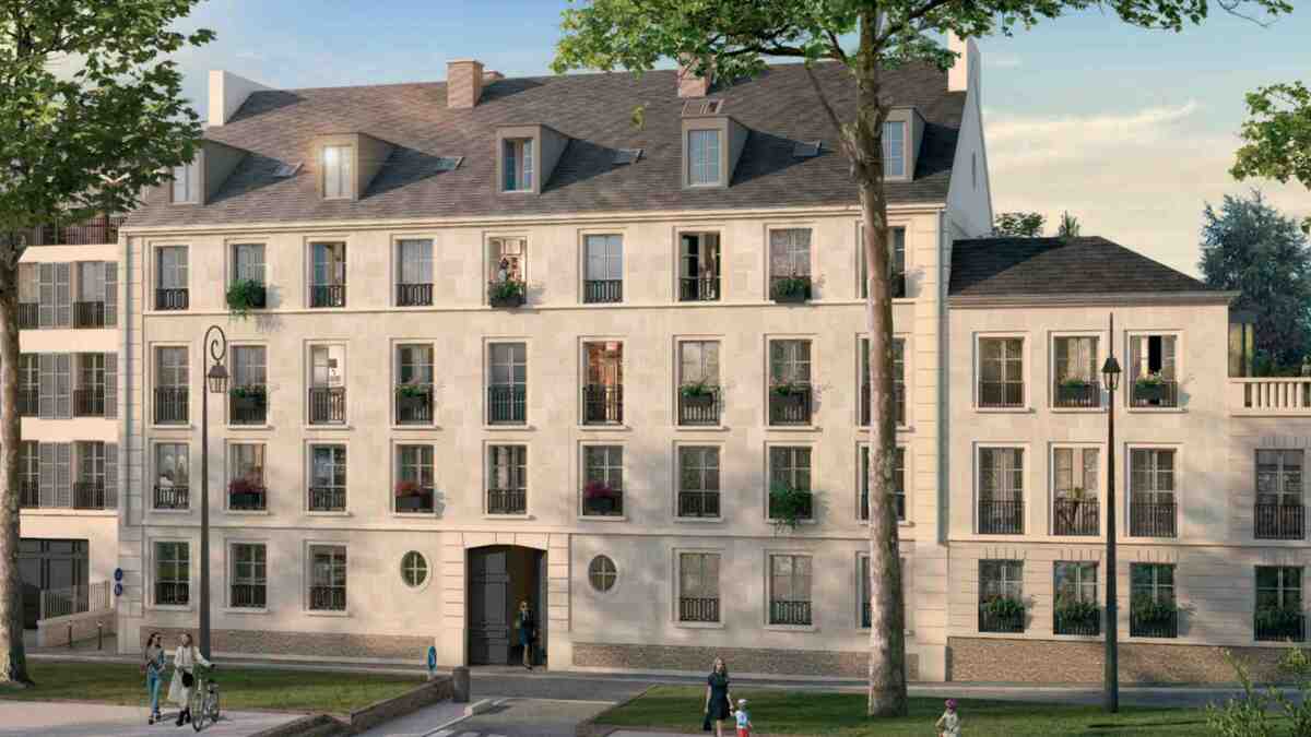 Côté rue, l'immeuble prend des allures de bâtiment historique.