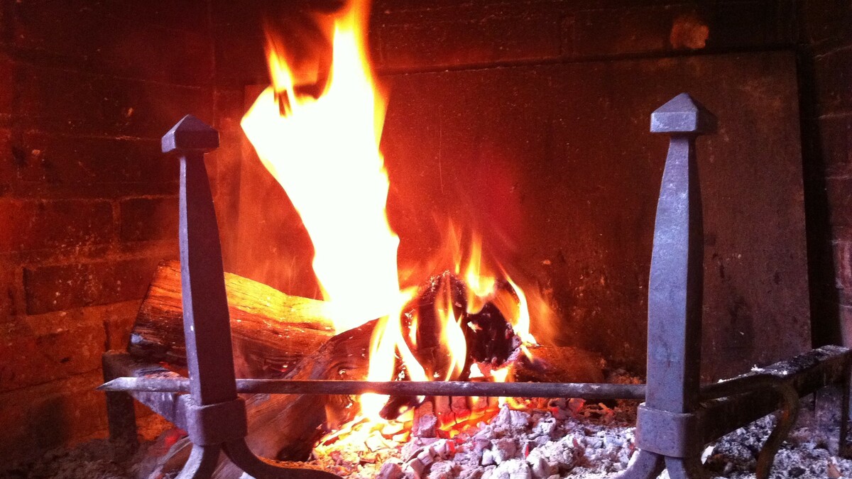 Comment allumer un feu de cheminée ?