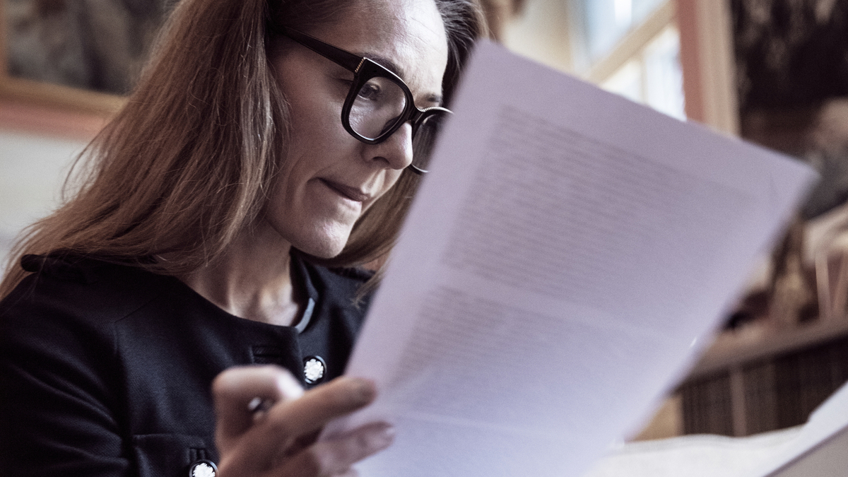 La banque examinera chaque document avec une grande attention.