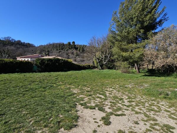 Terrain aménagé Montagnac-Montpezat (04500)