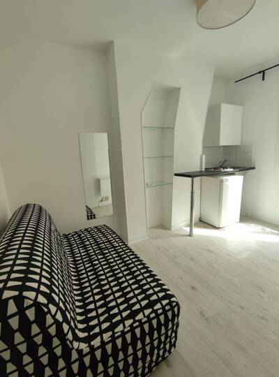 Location appartement studio Paris 18e