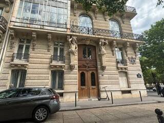 Bureaux, local professionnel Paris 7E - 15&nbsp;m² - 2.000&nbsp;&euro;