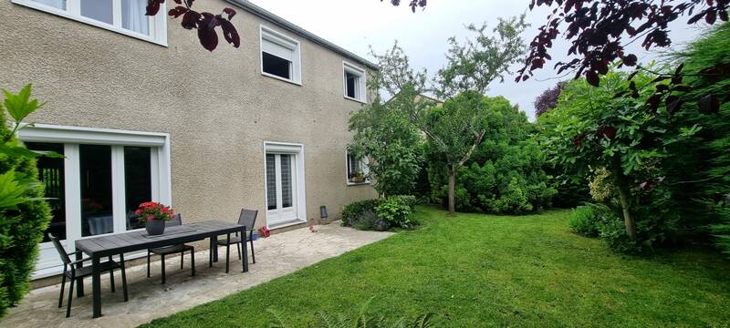 Mandres-Les-Roses (94520)