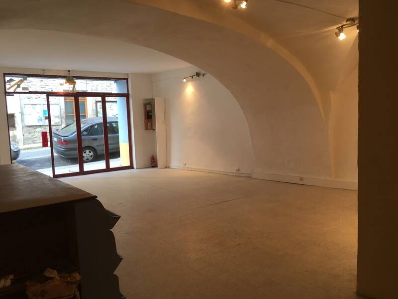 Local commercial Les Vans (07140) - 90&nbsp;m² - 691&nbsp;&euro;