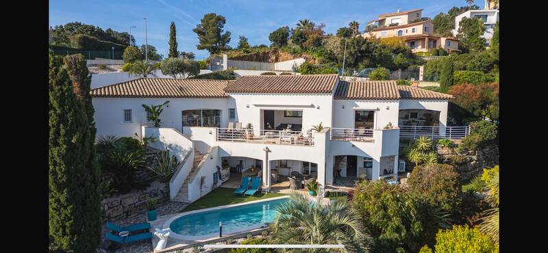 Fréjus (83600)