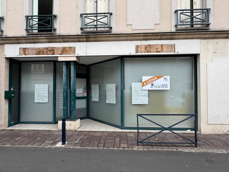 Local commercial Dammarie-Les-Lys - 41&nbsp;m² - 990&nbsp;&euro;