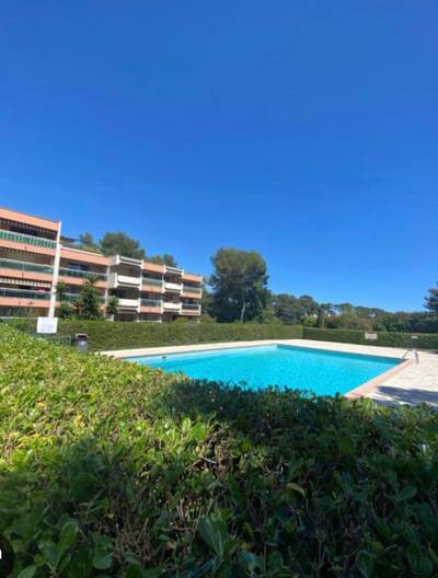 Location appartement studio Antibes (06)
