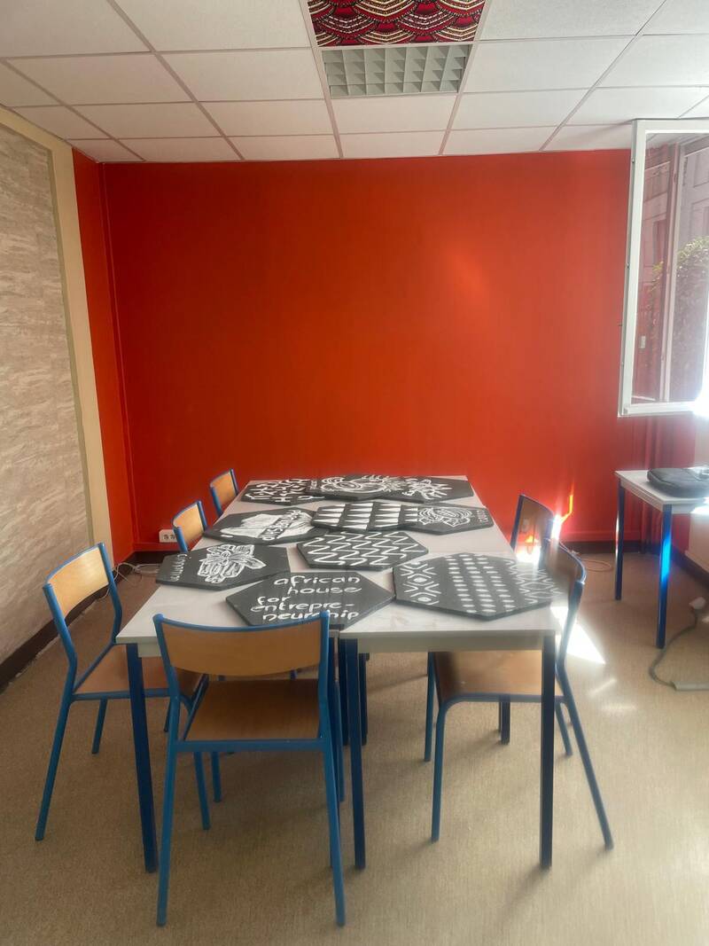 Bureaux, local professionnel Paris 18E - 52&nbsp;m² - 1.550&nbsp;&euro;