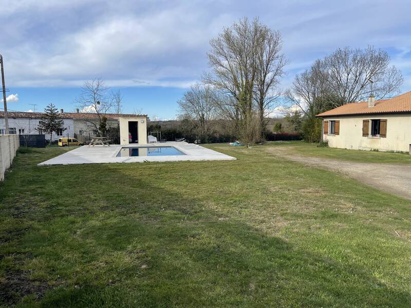 Saint-Martin-De-Laye (33910) Grand Terrain
