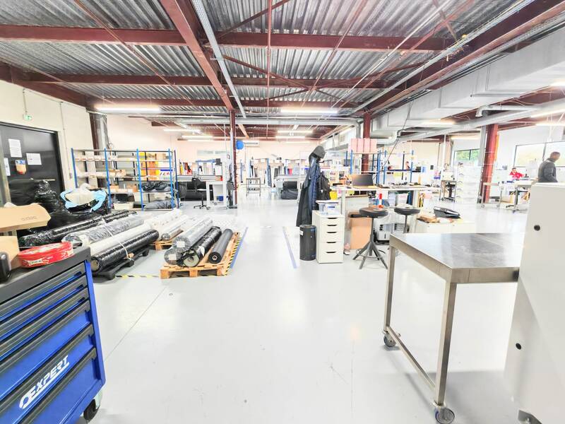 D'activité De 2600M² Vendu Loué