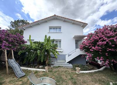 Vente maison 8 pièces Saint-Médard-de-Guizières (33230)