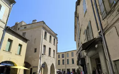 Uzès (30700)