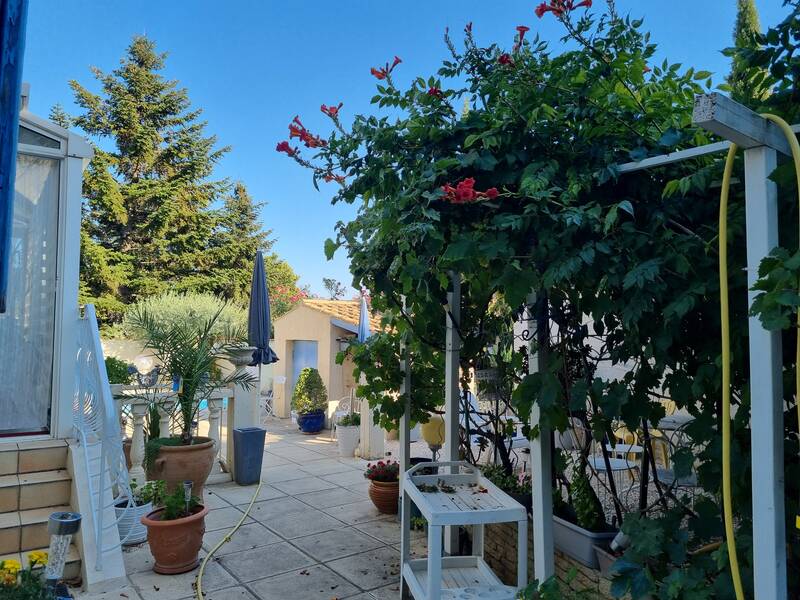 Tresques (30330)