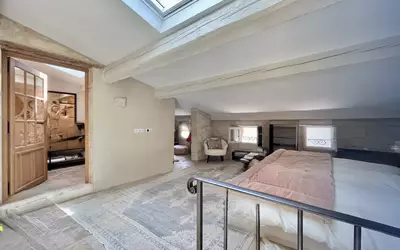 Uzès (30700)