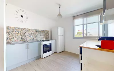 Lumineux Avec Balcon Et  Parking- Pessac-