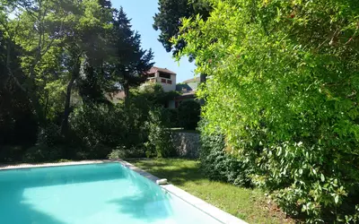 Nîmes (30000)
