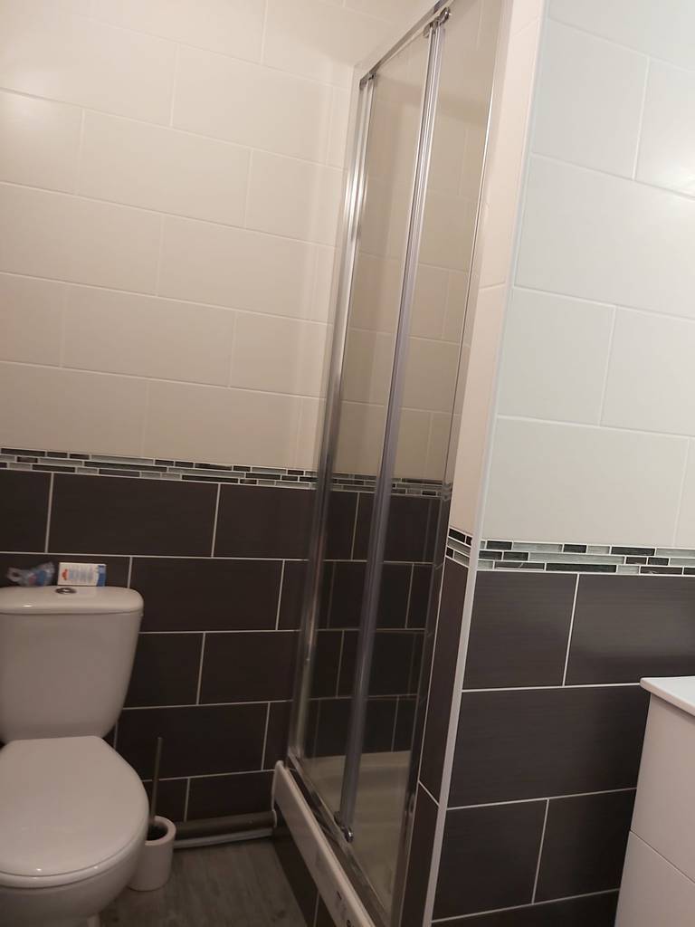 A Louer Beau Studio À 150M Du Rer A