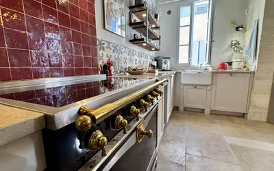 Uzès (30700)