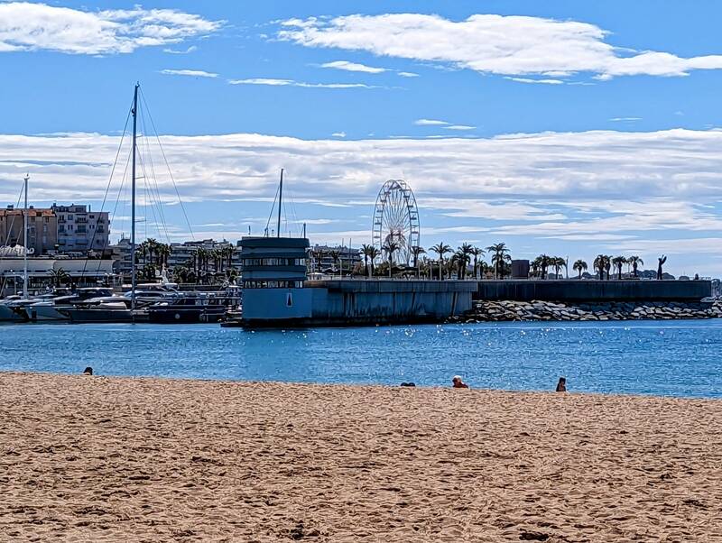 Fréjus (83600)