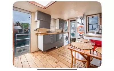 Maison Flottante Insolite Et Navigante