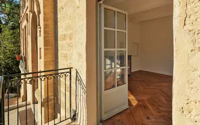 Uzès (30700)
