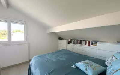 À 8 Km Au Nord De Lyon