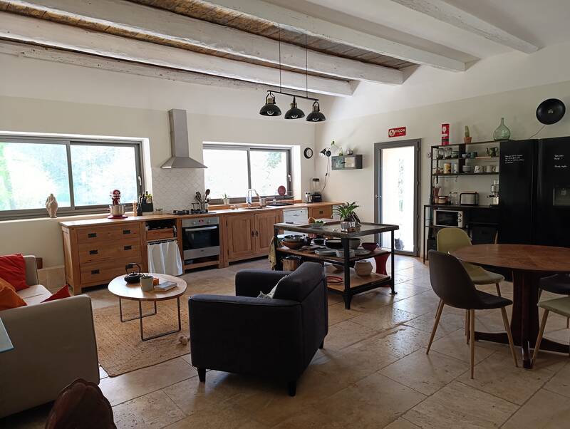 Uzès (30700)