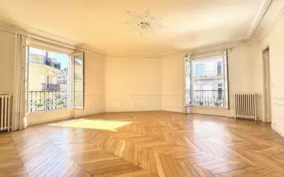 Paris 8E