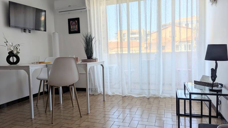 Fréjus (83600)