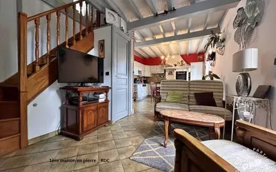 - Un Lot De 2 Maisons