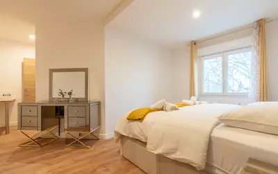 - Maison De Ville