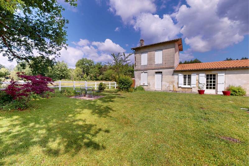 + 110 M2 De Dépendance