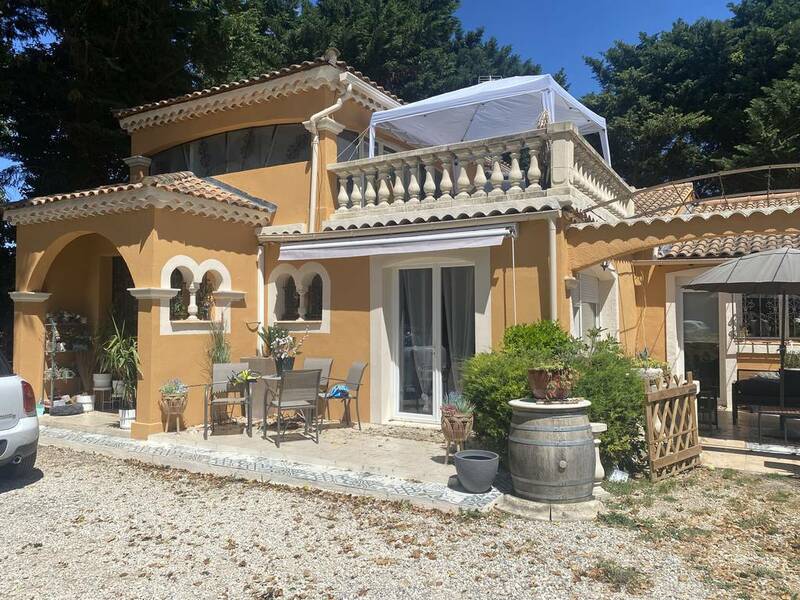 Pernes-Les-Fontaines (84210)