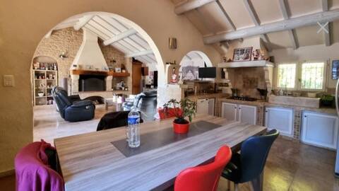Pernes-Les-Fontaines (84210)