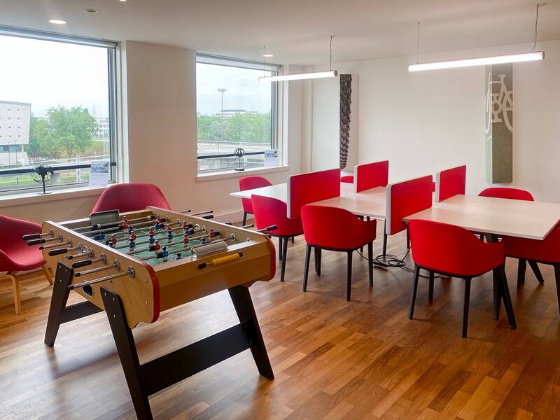 Bureaux, local professionnel Montigny-Le-Bretonneux - 10&nbsp;m² - 289&nbsp;&euro;