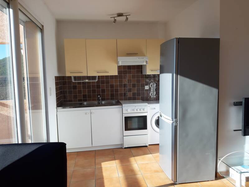 Comprenant 3 Appartements Loués Sainte-Anastasie-Sur-Issole (83136)