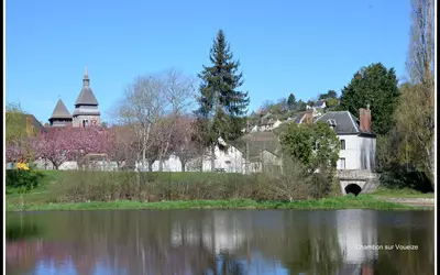 Un Bijou À La Campagne A 40 Kms De Gueret Dans Un Village Authentique.