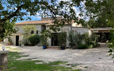 Uzès (30700)