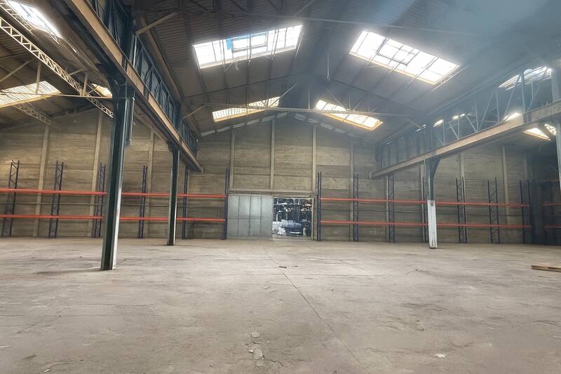 Local d'activité Marseille 5E - 2.000&nbsp;m² - 19.832&nbsp;&euro;