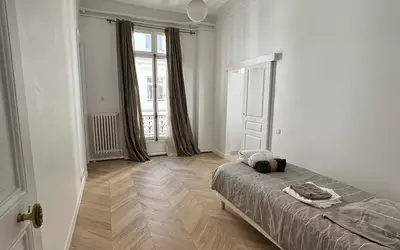 Paris 8E