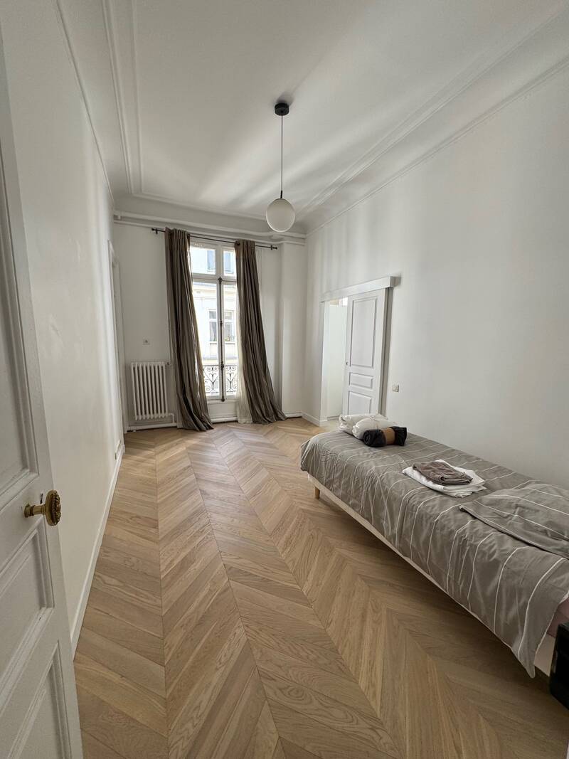 Paris 8E