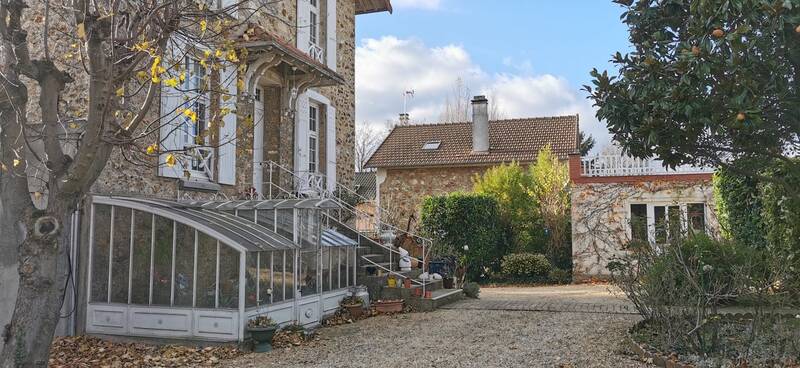 Mandres-Les-Roses (94520)