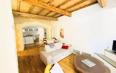 Uzès (30700)