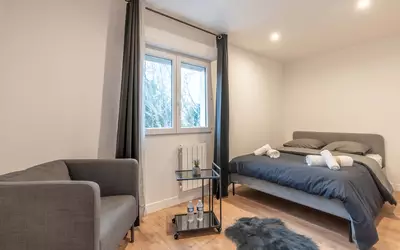 - Maison De Ville